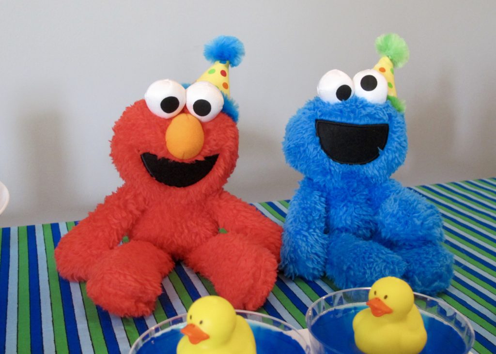 Sesame Street RENT MY PARTY, available on etsy, this ready to go party will be customized with your child’s name and age and arrive on your doorstep ready to go. Check out the below video...