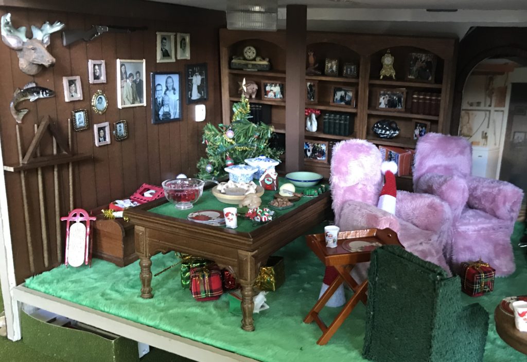 Dollhouse miniature family room at Christmas