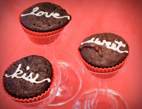 Valentine’s Day Ideas: Message Cupcakes