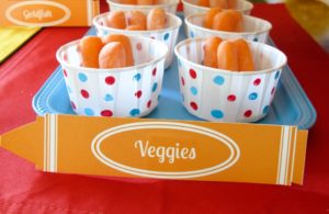 DIY Elmo Party Ideas | Our Elmo Party was a little last minute and I didn’t have time to order colored treat cups, so I had to get creative. I found these plain white cups at Party City. Using the flat eraser on a pencil, I used craft paint to polka-dot them in the red and blue colors of the party. They were great for carrots and dip at the party, and the kids even ate the carrots!