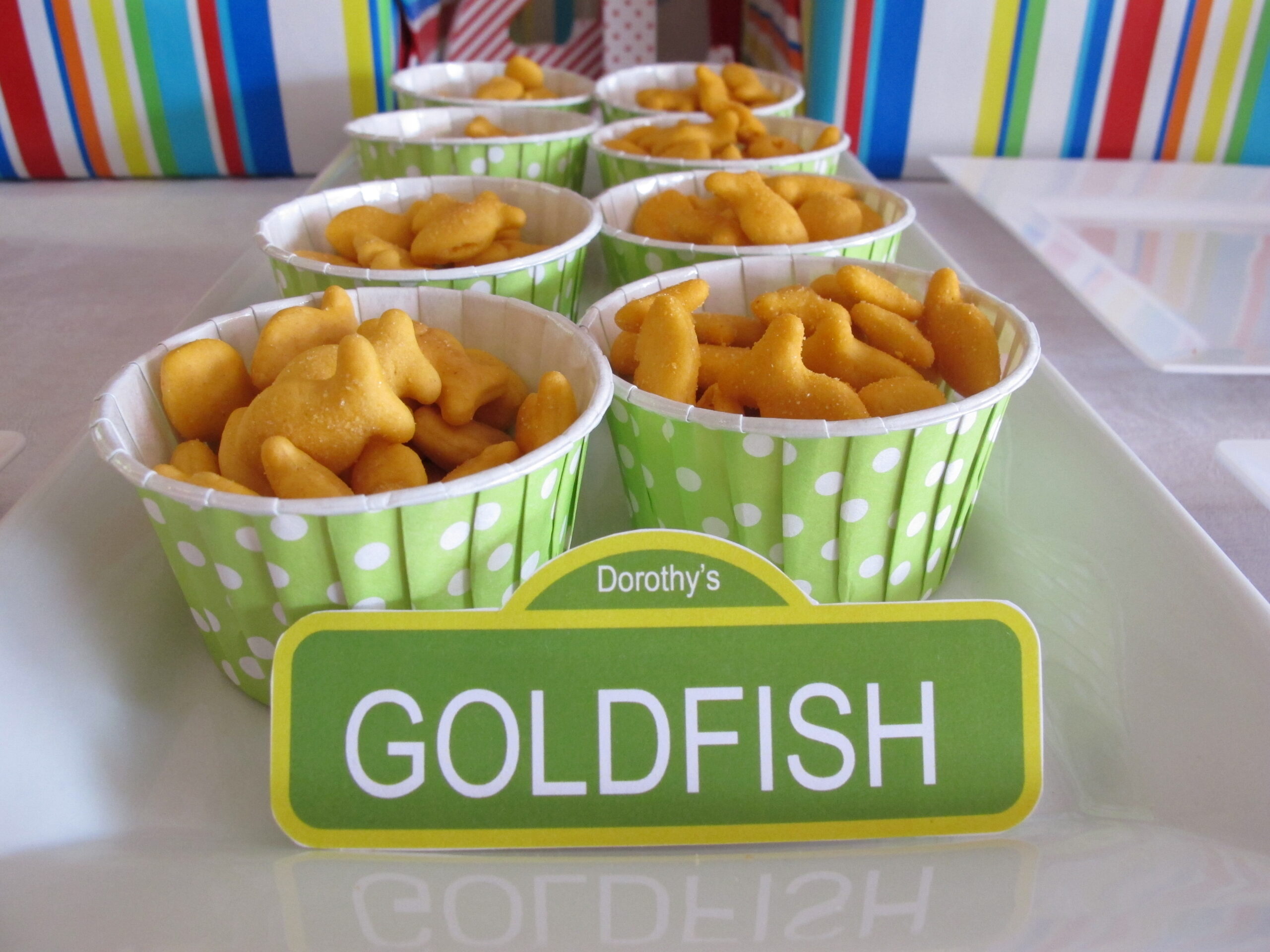 Elmo’s Goldfish snack station with crackers served in colorful party bowls