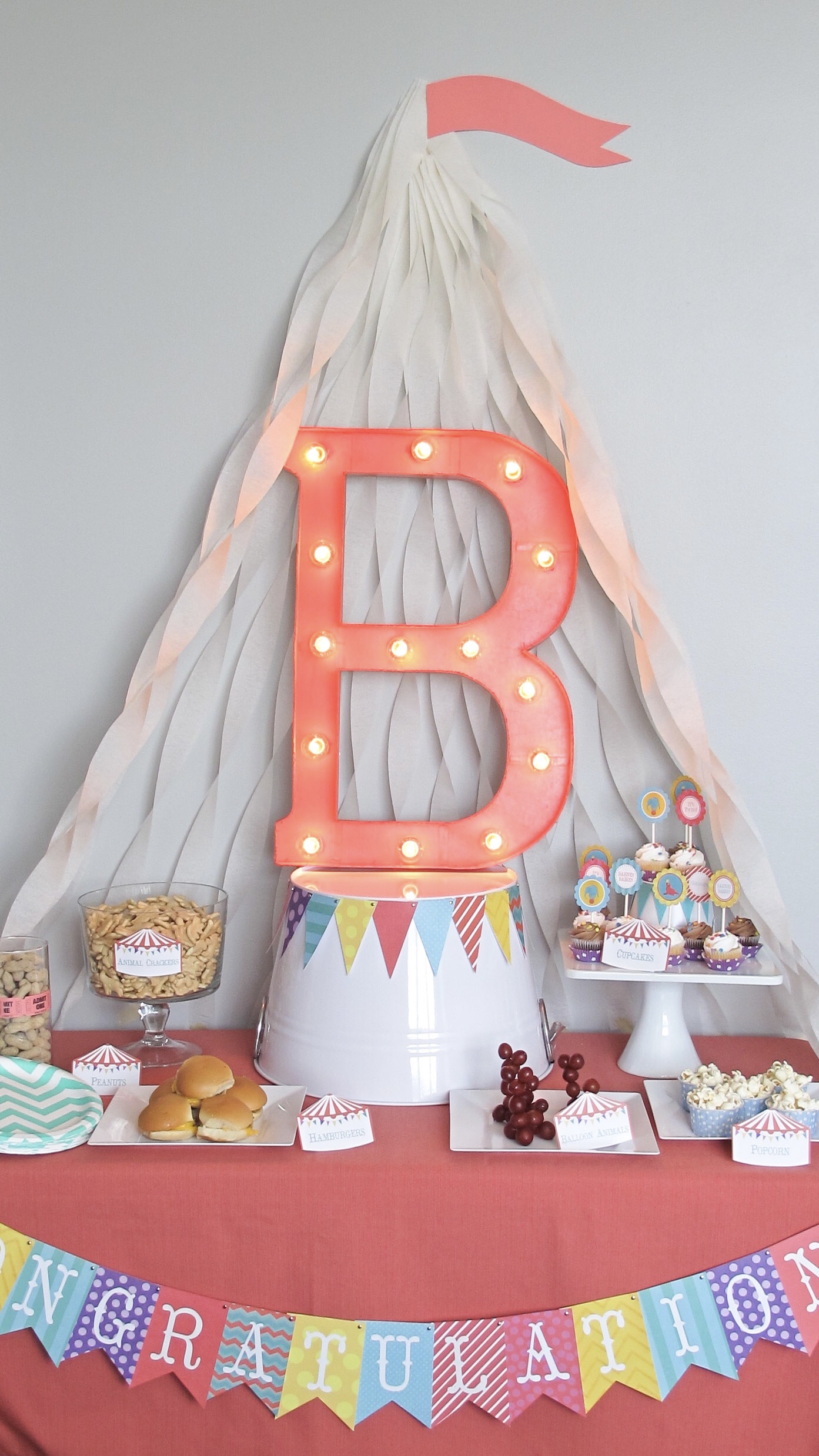 Circus Party Baby Shower Ideas via elevencupcakes 11cupcakes.com #circusparty #babyshower #circusfood #11cupcakes